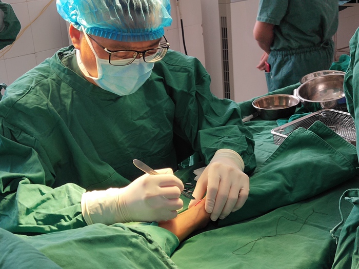 助力思南开展首例自体动静脉内瘘成形术