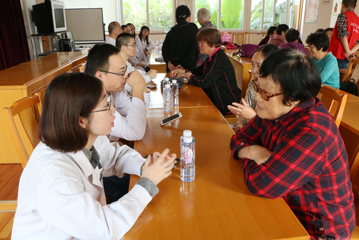 药学康复党支部走进琴枫社区