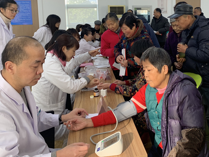 药学康复党支部走进金山社区