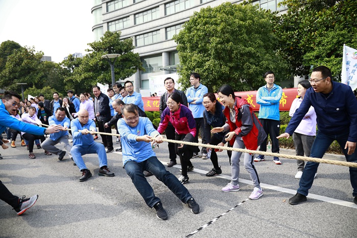 凝心聚力 共筑健康——我院在卫健委首届体育文化节拔河比赛中夺冠