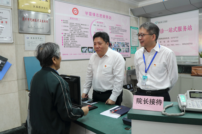 市卫健委党委班子成员在市二院等单位开展“驻院一日”活动