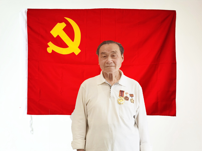 八旬老党员交纳“特殊党费”报党恩