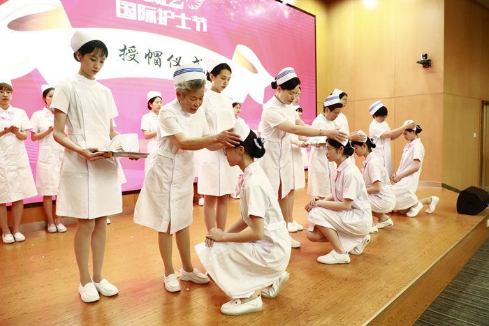 传承红色基因 创新发展护理 ——我院举行庆祝5.12国际护士节暨表彰大会