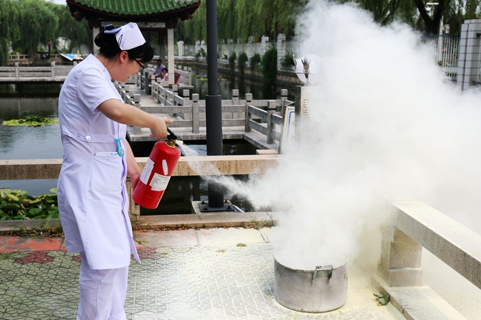 我院举行消防灭火培训演练（2015.08.10）